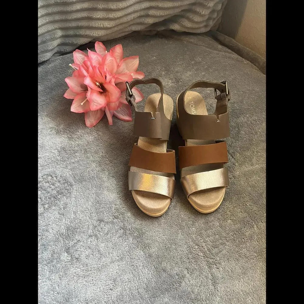 Stylish TOMS Women’s Strappy Sandals in Mixed Metallics